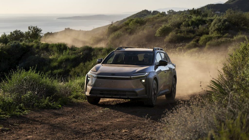 Toyota lansează bZ Woodland, un SUV electric adaptat pentru drumurile românești Toyota a prezentat recent bZ Woodland, o versiune repensată a SUV-ului electric bZ, cu îmbunătățiri menite să îl facă mai potrivit pentru utilizarea în condiții reale