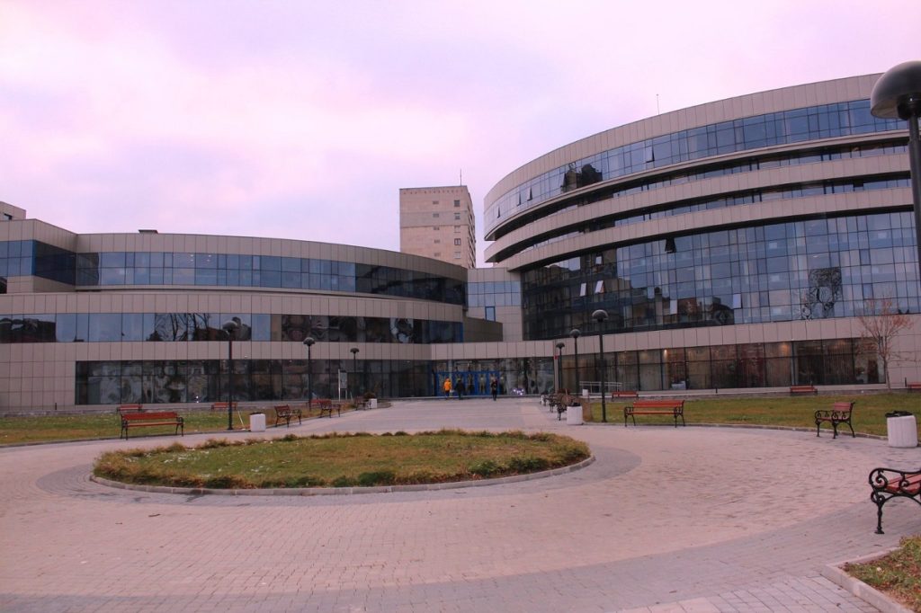 Doi militari ucraineni, acuzați de spionaj în Bulgaria Doi foști militari din trupele de asalt aeropurtate ale armatei ucrainene au fost acuzați de spionaj în Bulgaria, după ce au fost reținuți la începutul acestui an în apropierea unei baze militare