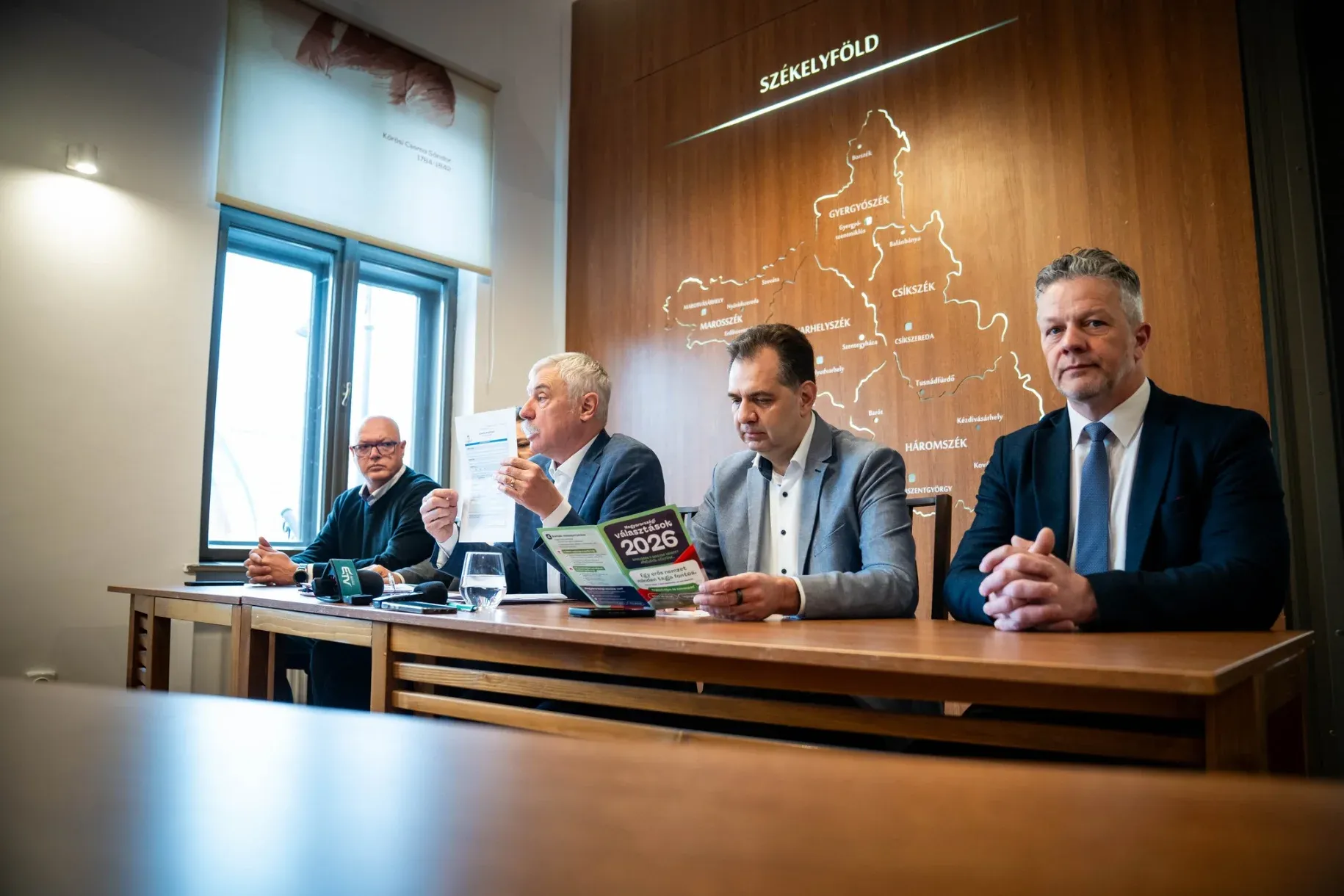 UDMR, implicare directă în campania electorală din Ungaria Uniunea Democrată a Maghiarilor din România (UDMR) se mobilizează activ pentru a susține partidele de guvernare din Ungaria, conduse de premierul Viktor Orbán, în cadrul alegerilor europene și locale