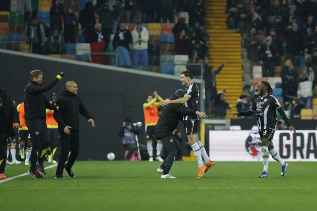 Udinese învinge Genoa la Genova, scor 2-0 GENOVA, ITALIA – Udinese a reușit o victorie importantă în deplasare, impunându-se cu scorul de 2-0 în fața echipei Genoa, într-un meci din Serie A