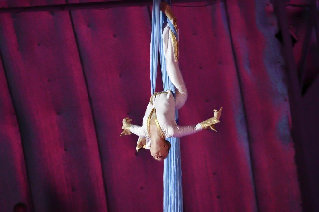 Acrobată, rănită grav la circ: A căzut de la 4 metri din „Roata morții”