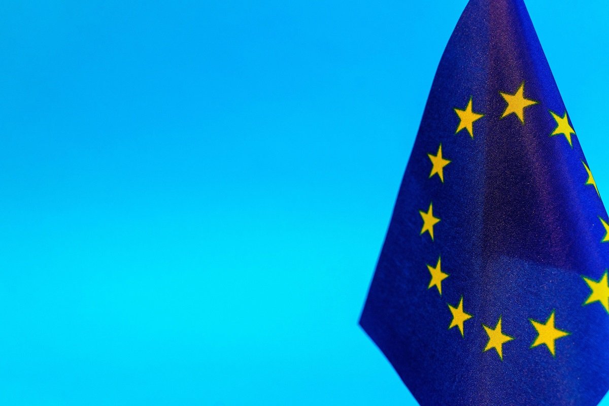 Plăți cash limitate în UE: Ce se schimbă pentru români din 2027 Uniunea Europeană impune limite pentru plățile în numerar, începând cu anul 2027