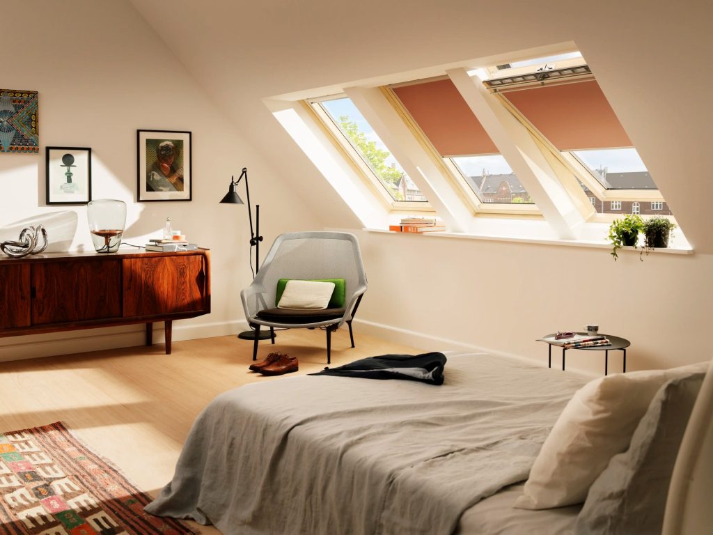 Velux România anunță o investiție de peste 10 milioane de euro în fabrica de la Ploiești Grupul VELUX, producătorul de ferestre de mansardă, a anunțat o investiție semnificativă de peste 10 milioane de euro în fabrica sa din Ploiești