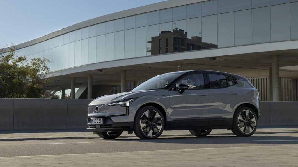 Volvo EX30 primește o versiune de bază mai accesibilă și actualizări importante Constructorul auto suedez Volvo pregătește o serie de modificări pentru modelul său electric compact EX30, inclusiv o nouă versiune de intrare în gamă, cu un preț potențial mai competitiv