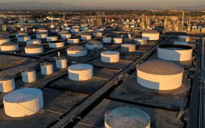 Prețurile petrolului cresc vertiginos în urma amenințărilor lui Trump și a atacurilor în Israel București – Prețurile petrolului au crescut luni, pe fondul tensiunilor geopolitice amplificate de amenințările lui Donald Trump la adresa Iranului și de atacurile cu rachete ale rebelilor Houthi din Yemen asupra Israelului