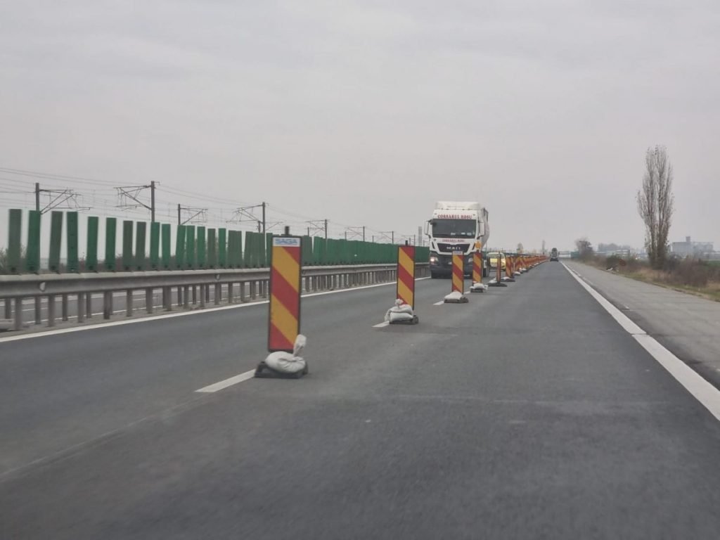 Restricții de trafic pe A2: Lucrări pe ambele sensuri Circulația pe autostrada A2 București – Constanța este restricționată sâmbătă, pe prima bandă a ambelor sensuri de mers, din cauza efectuării unor lucrări