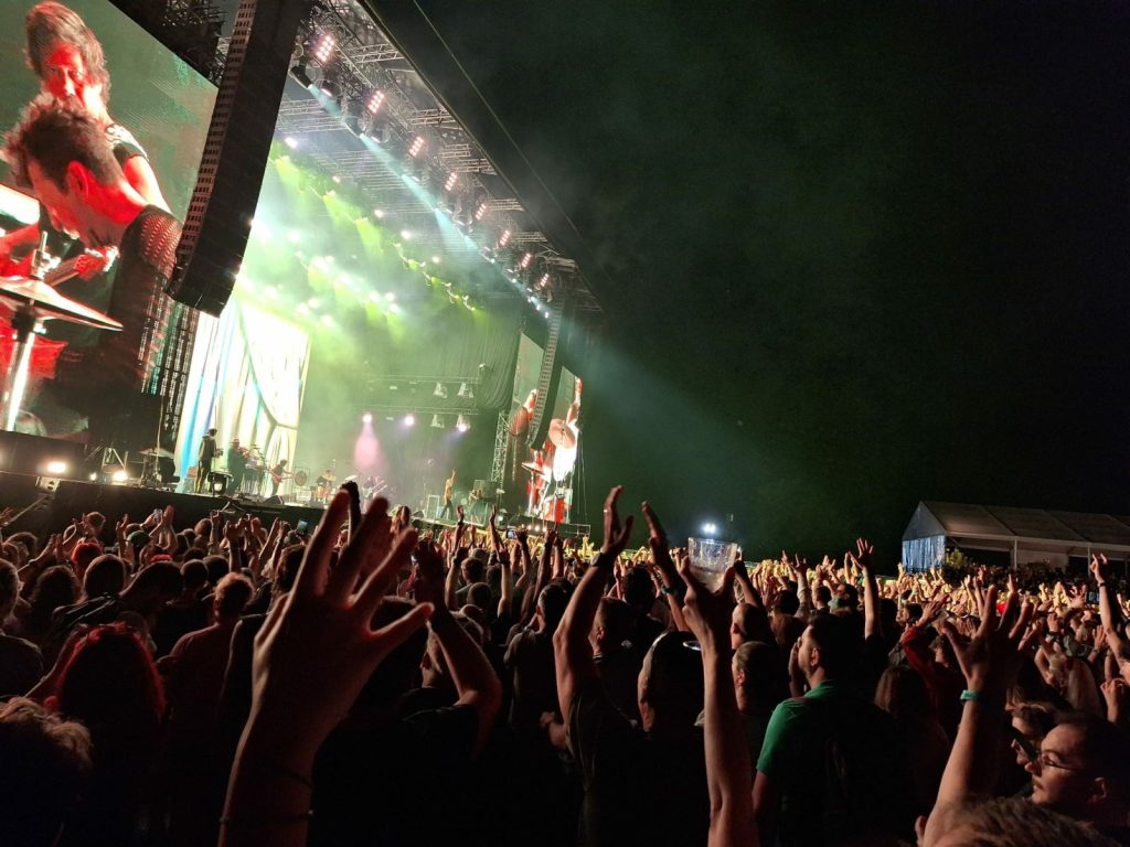 Electric Castle 2026: The Cure, twenty one pilots și Teddy Swims, pe scena de la Bonțida Organizatorii festivalului Electric Castle au dezvăluit programul complet pentru ediția din 2026, care va avea loc între 16 și 19 iulie, pe domeniul Castelului Bánffy din Bonțida