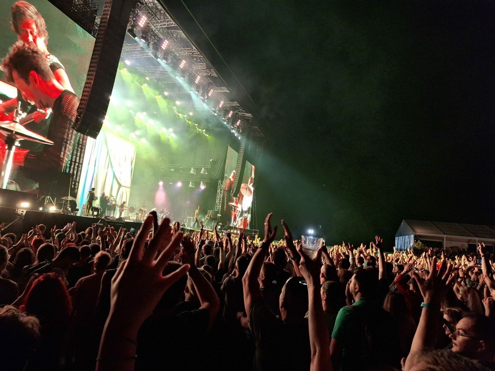 Electric Castle 2026: The Cure, twenty one pilots și Teddy Swims, pe scena de la Bonțida Organizatorii festivalului Electric Castle au dezvăluit programul complet pentru ediția din 2026, care va avea loc între 16 și 19 iulie, pe domeniul Castelului Bánffy din Bonțida