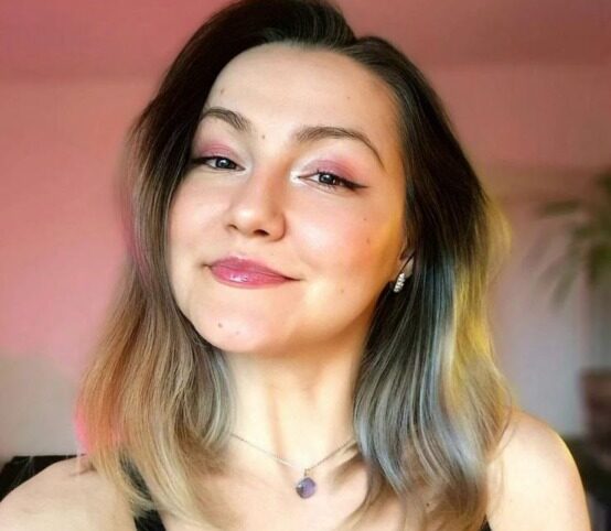 Declarația controversată a Oanei Lasconi: „Khamenei era de un miliard de ori mai feminist” O declarație a Oanei Lasconi, descrisă de ea însăși drept „activistă bolșevică”, a stârnit ample controverse în spațiul public