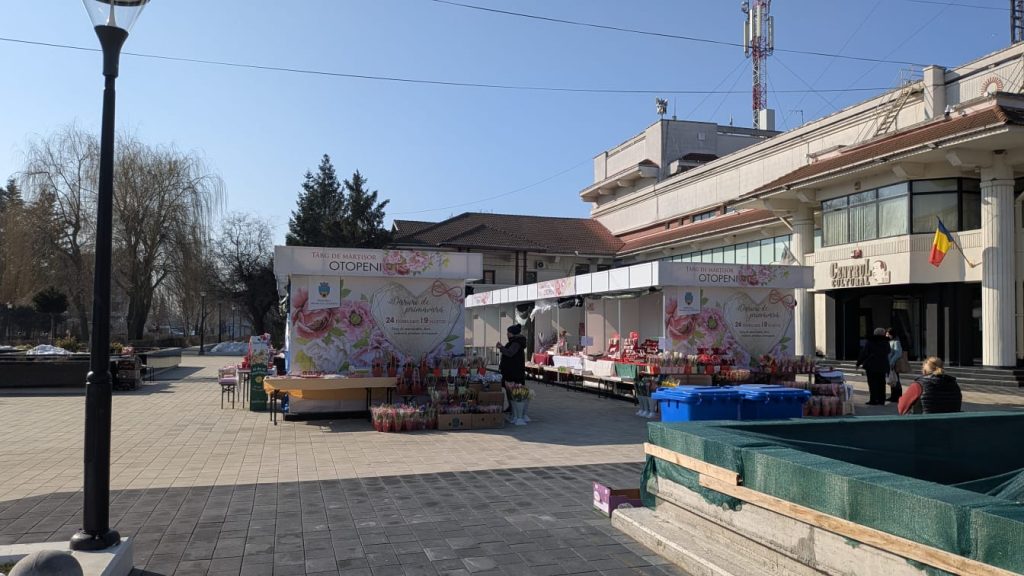 Otopeni: Peste 65.000 de euro cheltuiți pe un târg de mărțișor, într-o achiziție recurentă Primăria Otopeni a cheltuit peste 65.000 de euro în ultimii patru ani pentru organizarea târgului de mărțișor, potrivit unei investigații