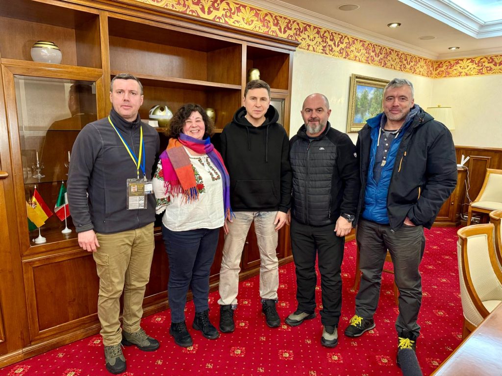 Ucraina: Consilierul lui Zelenski explică direct implicațiile războiului pentru România Mihailo Podolyak, consilierul președintelui ucrainean Volodimir Zelenski, a abordat în cadrul unui interviu acordat TVR mizele prezente și viitoare ale conflictului din Ucraina pentru România