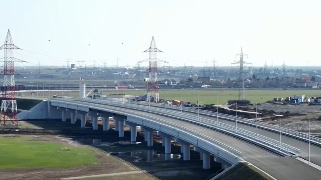 Lotul 4 al autostrăzii A0 Nord, aproape finalizat, dar accesul întârziat Lucrările la lotul 4 al Autostrăzii de Centură a Capitalei (A0) Nord, tronsonul dintre Pantelimon și Glina, sunt aproape de finalizare, atingând un stadiu fizic de 95%, conform declarațiilor lui Cristian Pistol, directorul general al Companiei Naționale de Administrare a Infrastructurii Rutiere (CNAIR)
