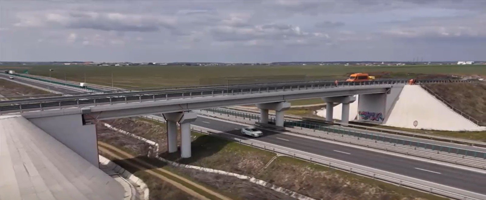 Un milion de euro, pod între câmpuri la balotești, arată digi24