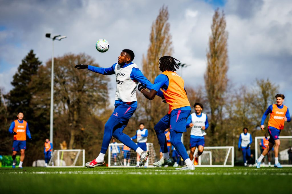 Wolves analizează progresul după eșecul cu Brentford, în contextul retrogradării Rob Edwards, antrenorul echipei Wolves, privește cu un ochi critic, dar și optimist, la evoluția echipei sale, în contextul meciului retur cu Brentford