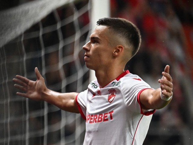 Cătălin Cîrjan, fotbalistul român în vârstă de 24 de ani, a semnat cu echipa Rapid București, după experiența sa de la Dinamo