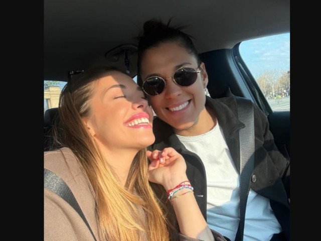 Declarații de dragoste neașteptate într-un context mediatic Un cuplu a făcut publice declarații de afecțiune, stârnind interesul publicului