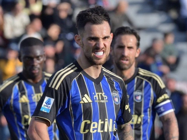 Marius Marin, pe radarul Sevillei: Antrenorul spaniol îl vede ca o piesă cheie Mijlocașul român Marius Marin a intrat în atenția clubului spaniol Sevilla, conform informațiilor recente
