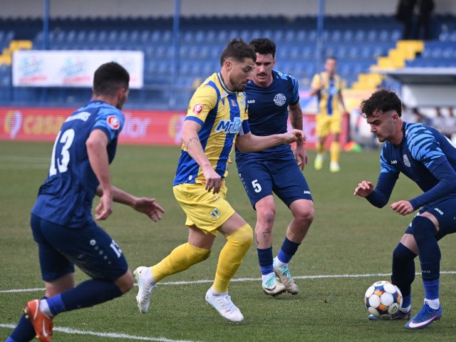 Metaloglobus București învinge Petrolul Ploiești, obținând prima victorie din play-out Echipa antrenată de Florin Bratu, Metaloglobus București, a reușit să învingă Petrolul Ploiești cu scorul de 1-0 într-un meci disputat în cadrul play-out-ului