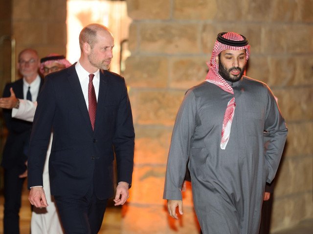 Mohammed bin Salman, acuzat că l-a încurajat pe Trump să atace Iranul: „Jocul la două capete” al prințului saudit Prințul moștenitor al Arabiei Saudite, Mohammed bin Salman, ar fi jucat un rol crucial în decizia fostului președinte american Donald Trump de a ataca Iranul
