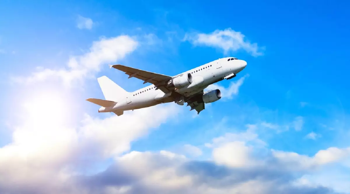 Zbor special pentru românii din Qatar: transfer inițial în Arabia Saudită Un zbor charter cu destinația București va transporta românii blocați în Doha, Qatar, dar procedura include o escală terestră și o schimbare de rută