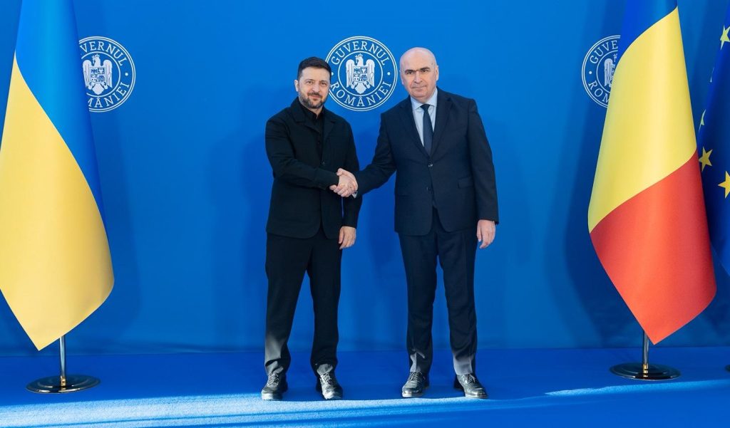 Vizită oficială la București: Zelenski și Bolojan discută parteneriatul strategic Premierul Ilie Bolojan s-a întâlnit joi, la Palatul Victoria, cu președintele Ucrainei, Volodimir Zelenski, aflat într-o vizită oficială în România