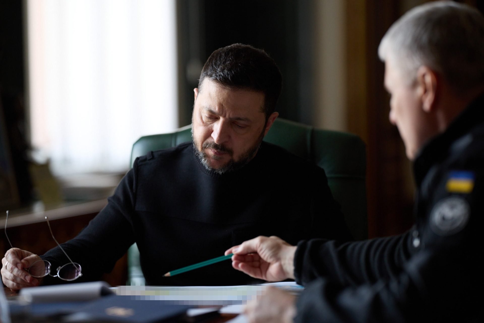 Zelenski acuză Rusia de colaborare cu Iranul pentru schimb de informații Președintele ucrainean Volodimir Zelenski a anunțat că dispune de informații care atestă colaborarea Rusiei cu Iranul în domeniul serviciilor secrete