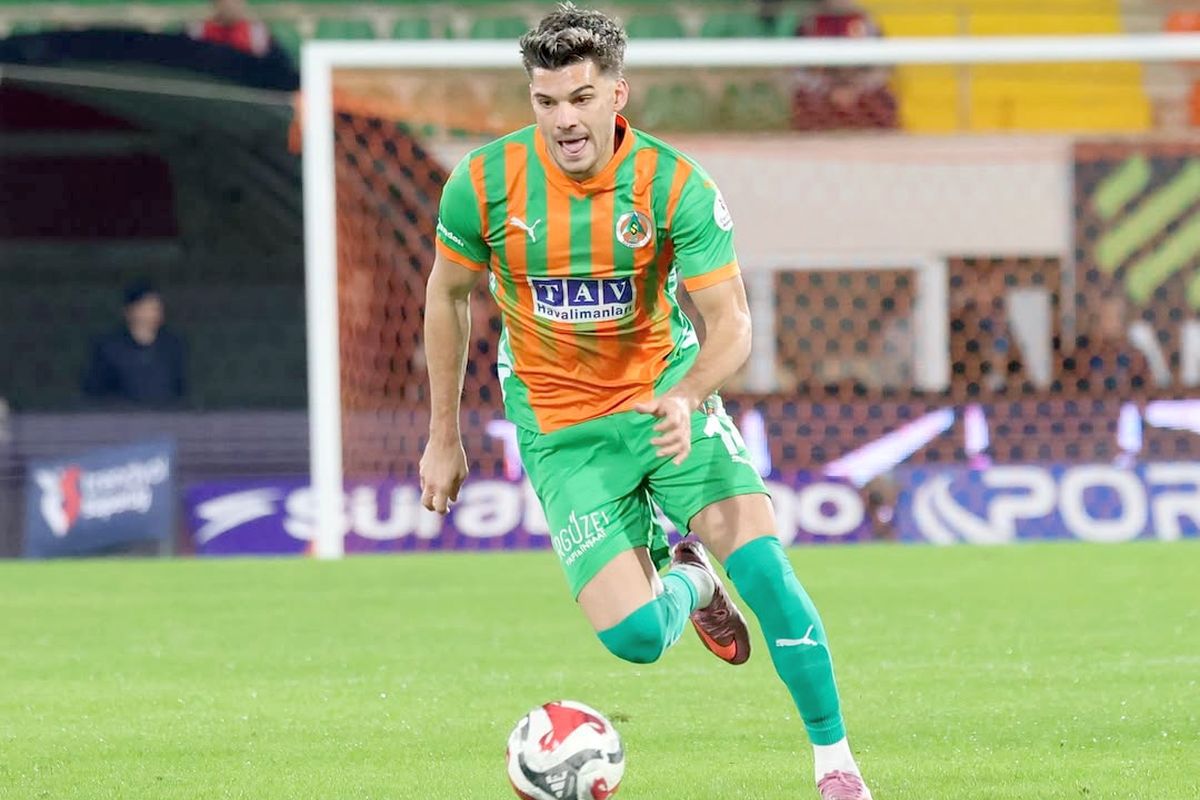 Ianis Hagi rezervă la Alanyaspor în meciul cu Genclerbirligi; Umit Akdag, titular Așa cum era de așteptat, Ianis Hagi începe meciul de astăzi, 9 martie, dintre Alanyaspor și Genclerbirligi pe banca de rezerve