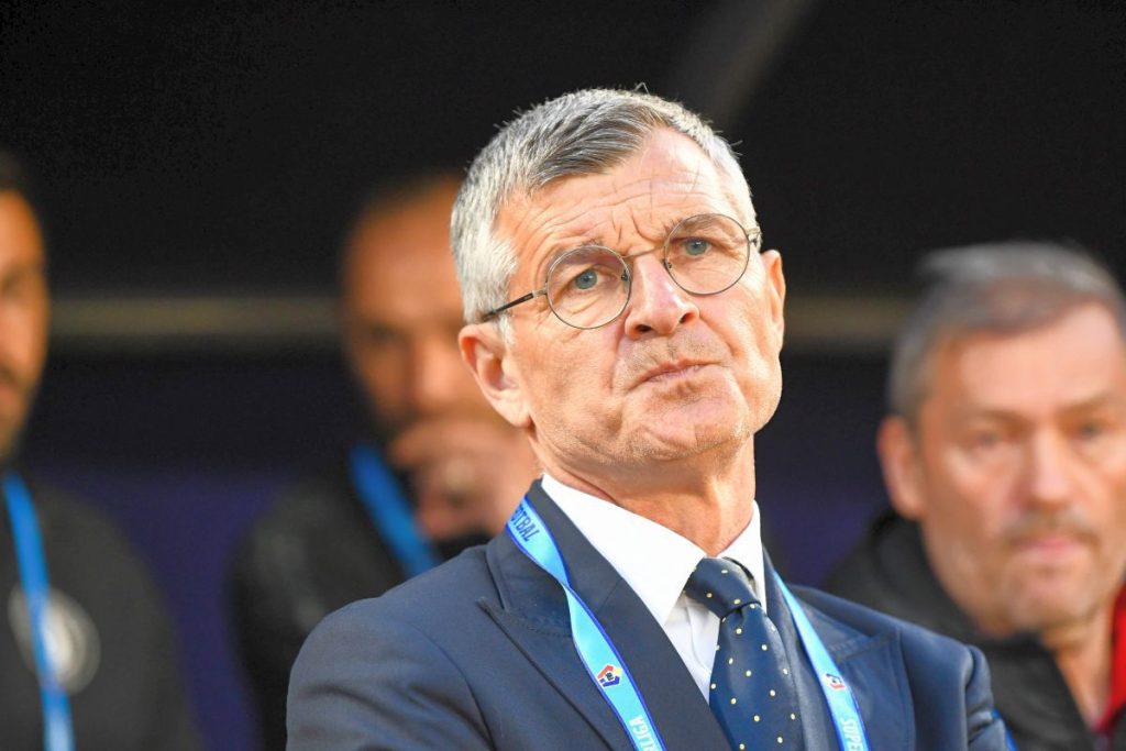 Sabău pe banca Farului? Negocieri avansate pentru înlocuirea lui Zicu Ioan Ovidiu Sabău, fostul antrenor al Universității Cluj, este în negocieri avansate pentru a prelua echipa Farul Constanța