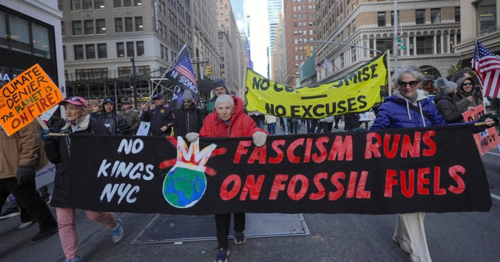 Proteste masive în SUA: Milioane de oameni au ieșit pe străzi împotriva lui Trump Washington – Peste opt milioane de americani au participat sâmbătă la marșurile „Fără Regi”, organizate de zeci de organizații și activiști democrați în toate cele 50 de state ale SUA