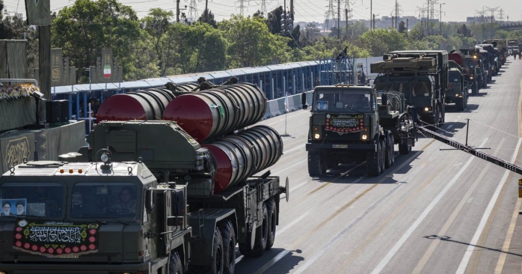 Iranul, pregătit pentru un război de durată: Teheranul pare decis să reziste în fața atacurilor SUA și Israelului Războiul dintre Iran și o coaliție condusă de Statele Unite și Israel continuă, cu Teheranul parând hotărât să nu cedeze, în ciuda atacurilor repetate