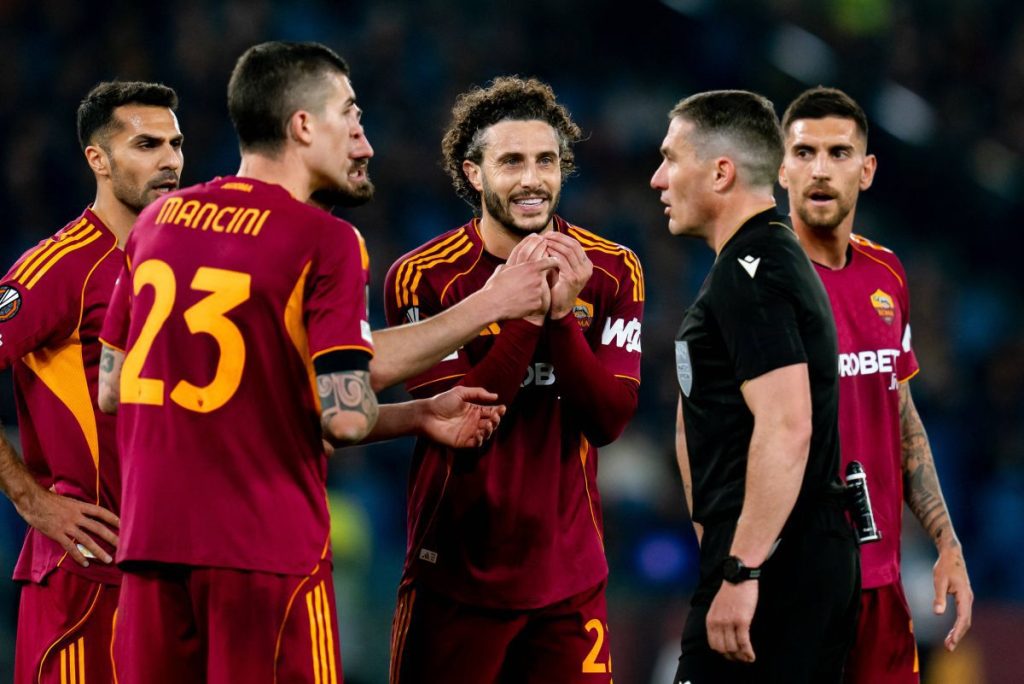 Istvan Kovacs, centralul român, a arbitrat cu succes meciul Roma – Bologna Istvan Kovacs, arbitrul român, a avut o seară aglomerată, dar reușită, pe stadionul Olimpic din Roma