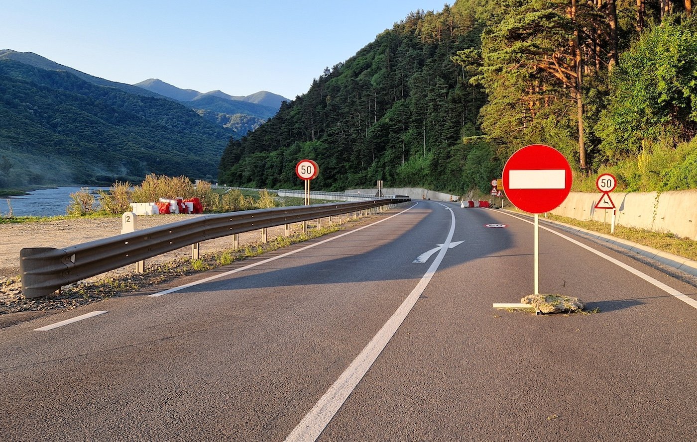 Restricții de circulație pe Valea Oltului pentru vehiculele grele Începând de marți, 17 martie, și până pe 15 iunie, șoferii de camioane cu masa totală mai mare de 7,5 tone vor trebui să evite Valea Oltului