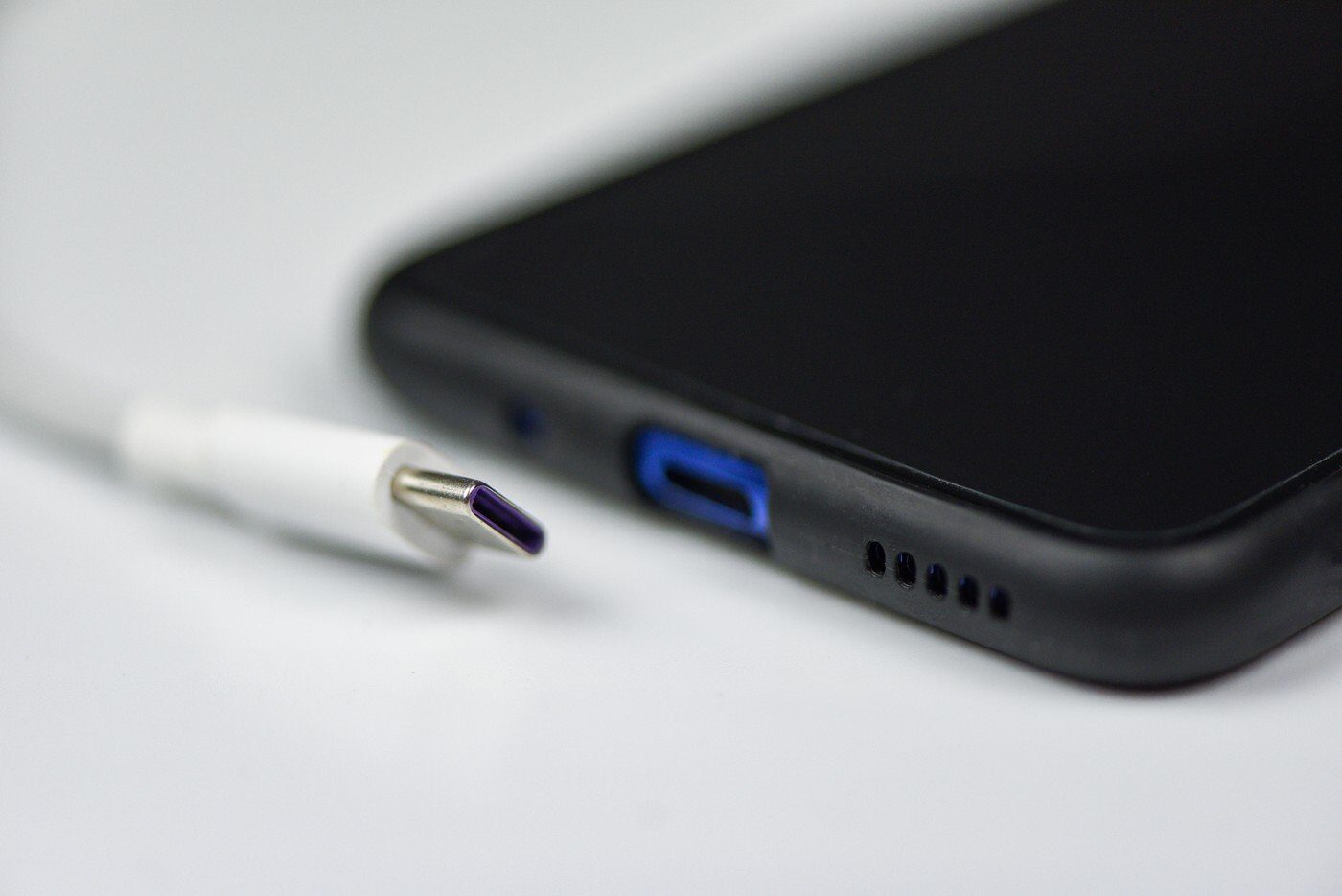 Telefonul mobil, mai mult decât un dispozitiv: accesorii utile conectate prin USB-C În era digitală, telefoanele mobile au evoluat din simple aparate de comunicare în centre neuragice ale vieții noastre