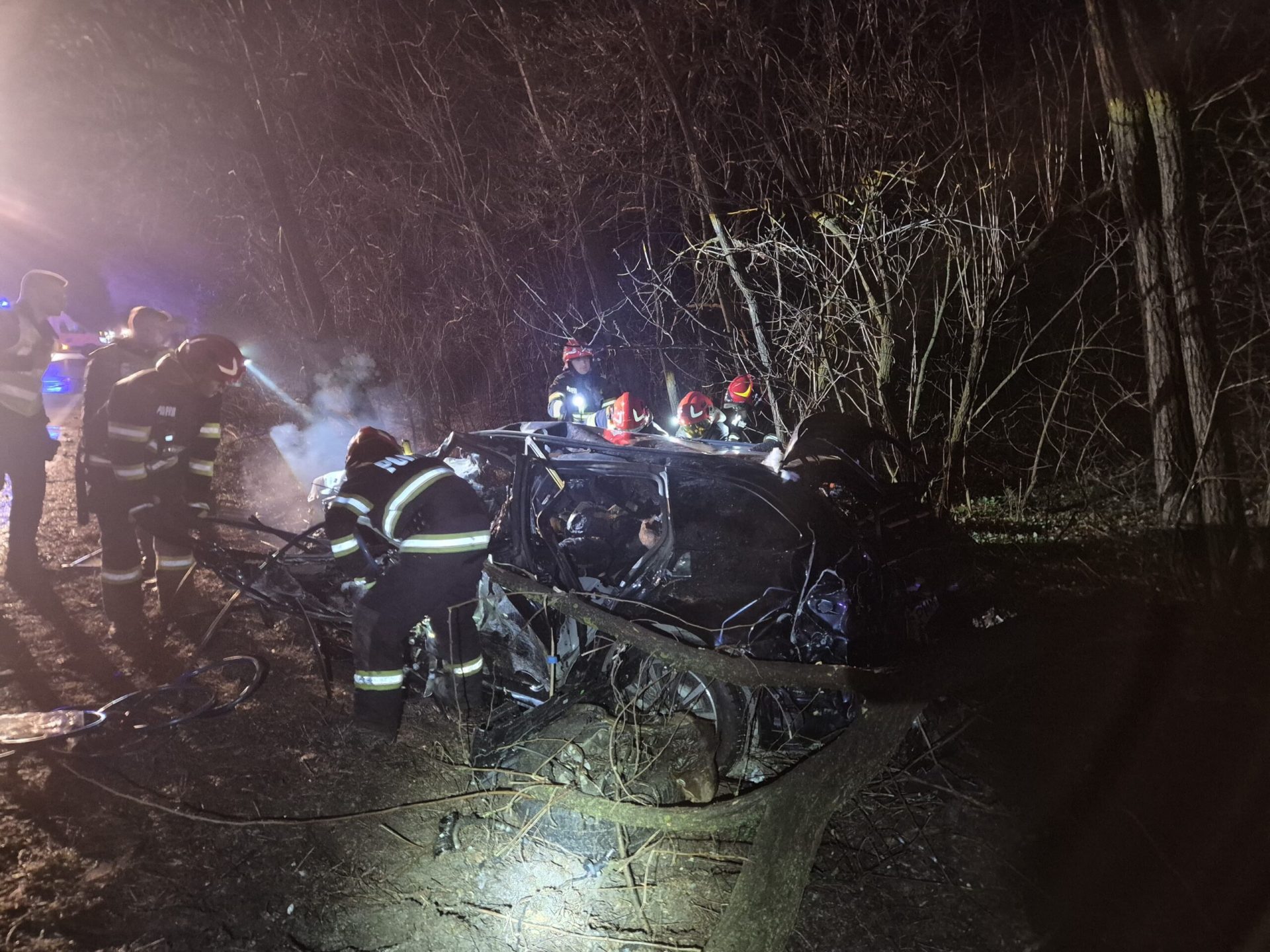 Accident rutier tragic în Neamț: Patru morți și trei răniți grav Un accident rutier de o gravitate extremă a avut loc miercuri seară pe Drumul Național 15D, în comuna Dulcești, județul Neamț