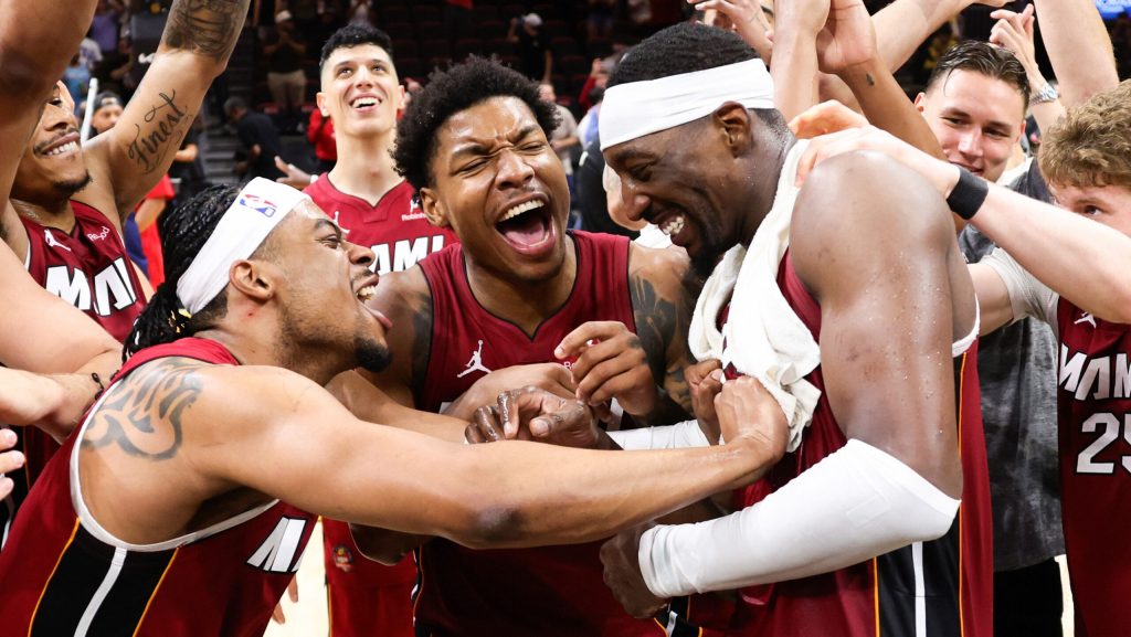 Bam Adebayo, eroul improbabil care a șocat lumea NBA cu 83 de puncte Miami Heat a fost martora unui moment istoric marți seară, când pivotul echipei, Bam Adebayo, a reușit o performanță uluitoare: 83 de puncte în meciul cu Washington Wizards