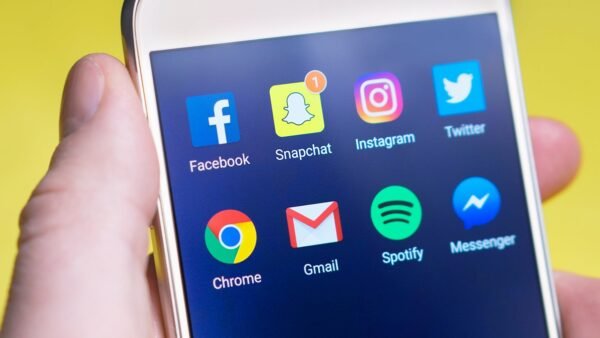 Australia ia în vizor giganții tech pentru protecția copiilor online Autoritatea australiană de supraveghere a siguranței online ia în considerare acționarea în instanță a platformelor Facebook, Instagram, Snapchat, TikTok și YouTube