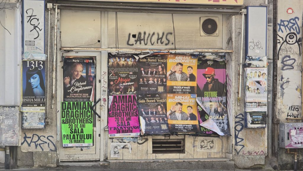 Ciucu declară război afișelor ilegale din București și le transmite artiștilor promovați astfel că ar trebui să le fie „jenă” Primarul general al Capitalei, Ciprian Ciucu, anunță o ofensivă împotriva firmelor care încalcă legea prin lipirea de afișe publicitare în zone nepermise din București