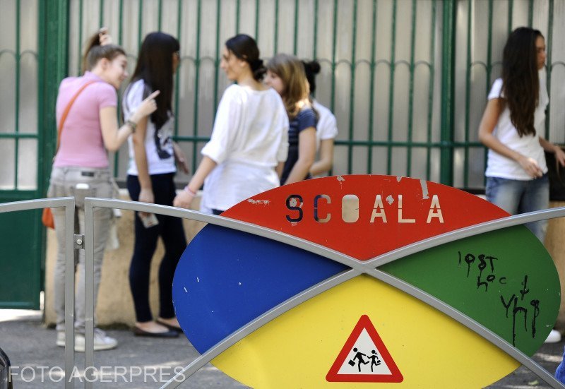 Baremul de corectare la simularea de română, clasa a VIII-a, vine la ora 15:00