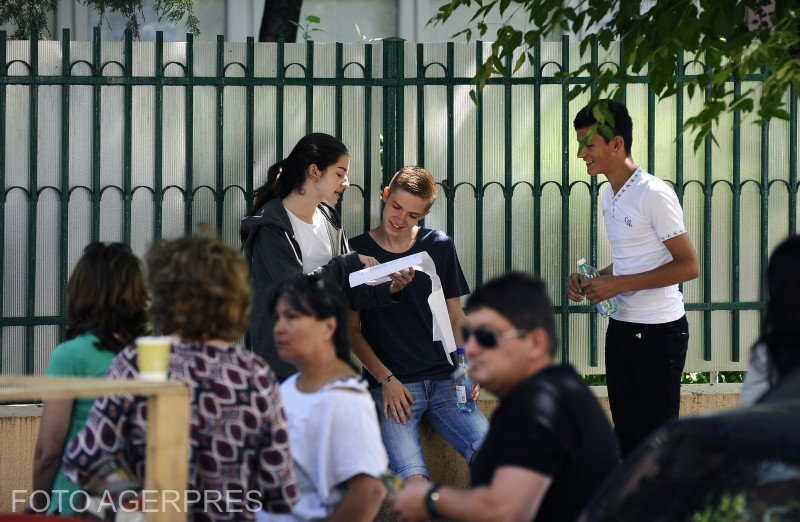 Elevii de clasa a VIII-a au susținut marți proba la matematică la simularea Evaluării Naționale 2026 Bucurie și emoție pentru elevii de clasa a VIII-a, marți, 17 martie, când au susținut proba la matematică din cadrul simulării pentru Evaluarea Națională 2026