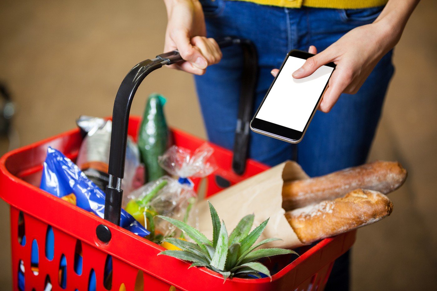 Scumpiri la orizont: Pâinea, lactatele și mezelurile, pe lista produselor alimentare care se vor scumpi Românii se pregătesc de noi scumpiri la produsele alimentare de bază