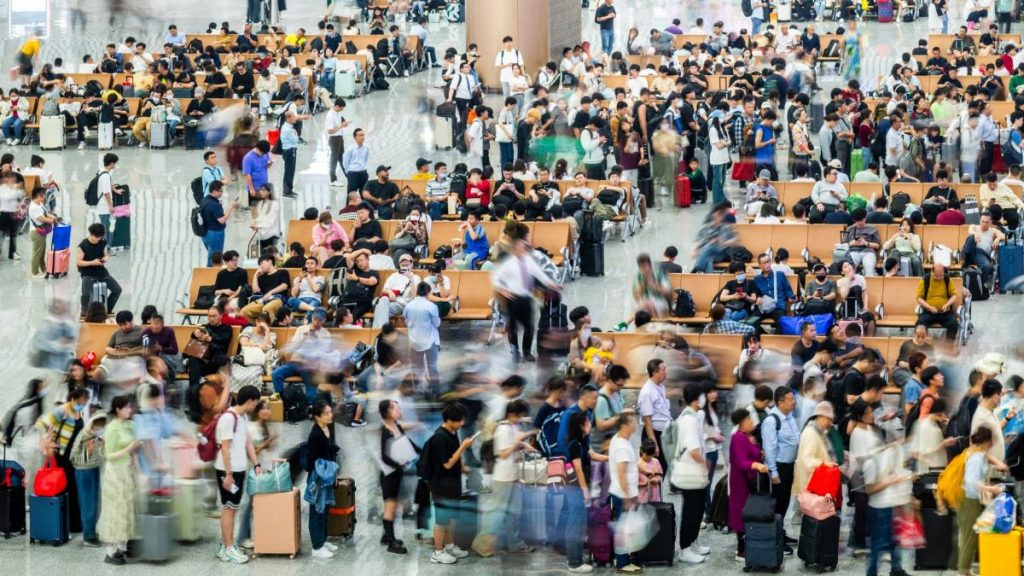 Mii de turiști blocați de război: tratamente întrerupte și facturi uriașe Războiul dintre SUA, Israel și Iran a lăsat zeci de mii de turiști din întreaga lume blocați în străinătate