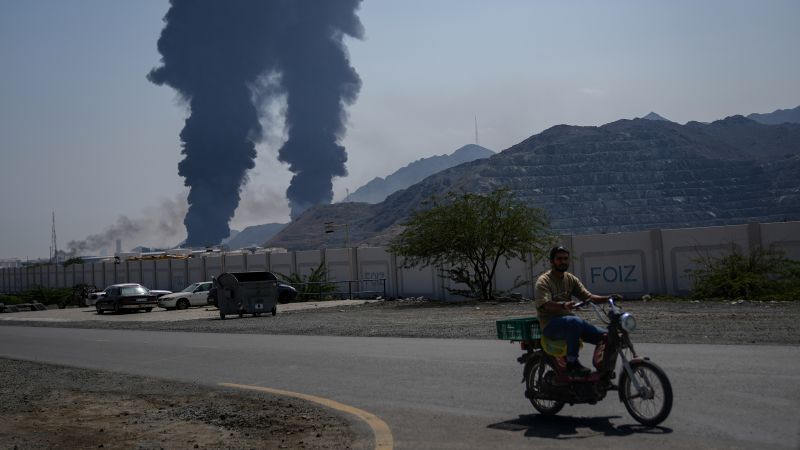 Iranul răspunde acuzațiilor SUA și amenință cu represalii în contextul tensiunilor regionale Teheranul respinge afirmațiile americanilor privind starea de sănătate a liderului suprem și avertizează asupra unor posibile atacuri asupra infrastructurii energetice regionale