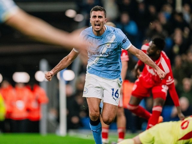 Manchester City, încurcată acasă de Nottingham Forest; Arsenal își consolidează poziția de lider Seara de miercuri a adus rezultate interesante în Premier League, cu un meci tensionat la Manchester și victorii importante pentru Arsenal și Chelsea