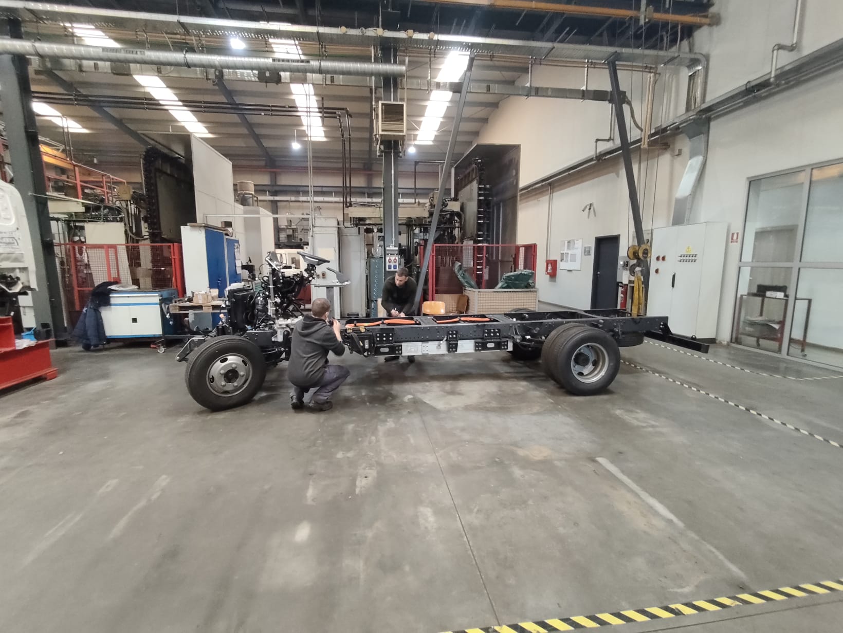 Replica autobuzului MARTA de la Arad: Primele imagini și detalii tehnice Aradul se pregătește să readucă la viață istoria prin replica autobuzului etajat MARTA, un simbol al transportului public de la începutul secolului XX