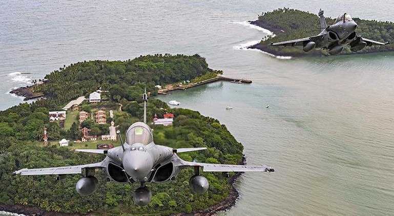 Franța autorizează temporar accesul avioanelor americane în bazele sale din Orientul Mijlociu Parisul a convenit să permită Statelor Unite ale Americii să utilizeze temporar bazele sale aeriene din Orientul Mijlociu pentru operațiuni cu aeronave militare