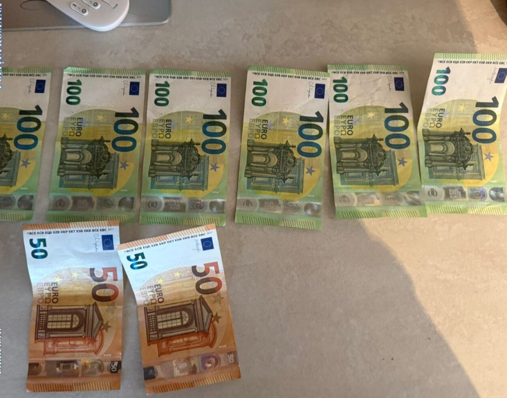 Suceveanul prins cu tipografia de falsificat euro, judecat și pentru un jaf armat spectaculos Valentin Juravle, suceveanul reținut marți de procurorii DIICOT pentru tipărirea de bancnote euro false, se confruntă cu probleme legale multiple