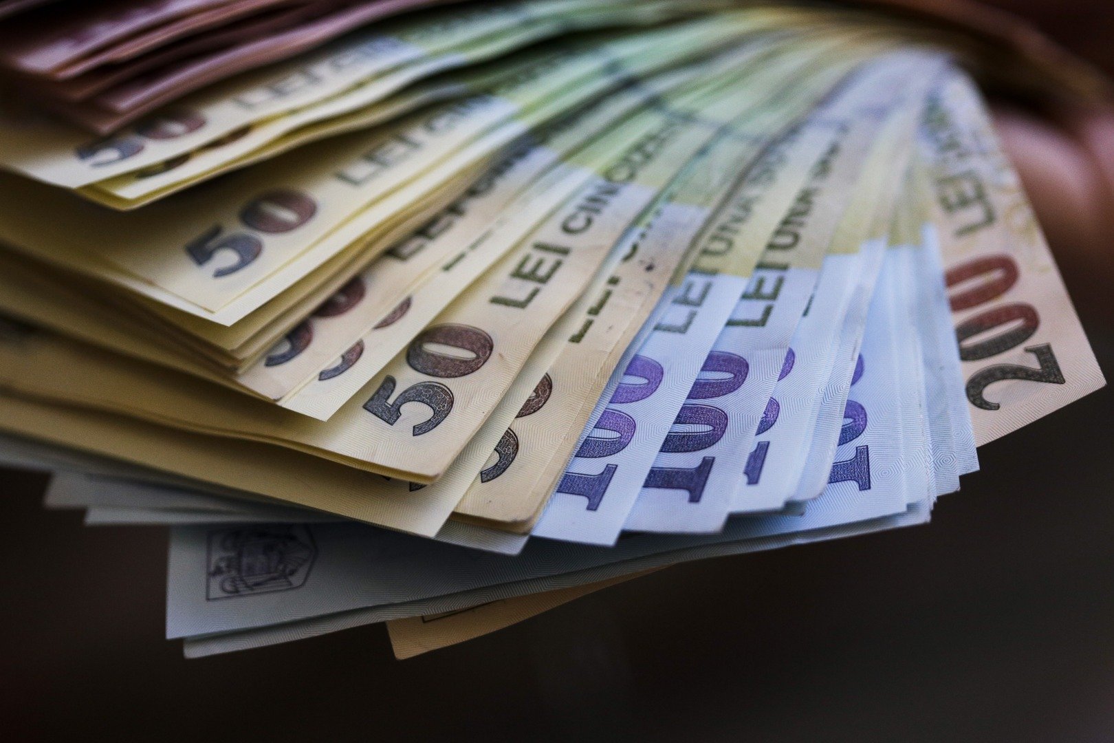 Parlamentul reia votul pe buget, după scandal între partide