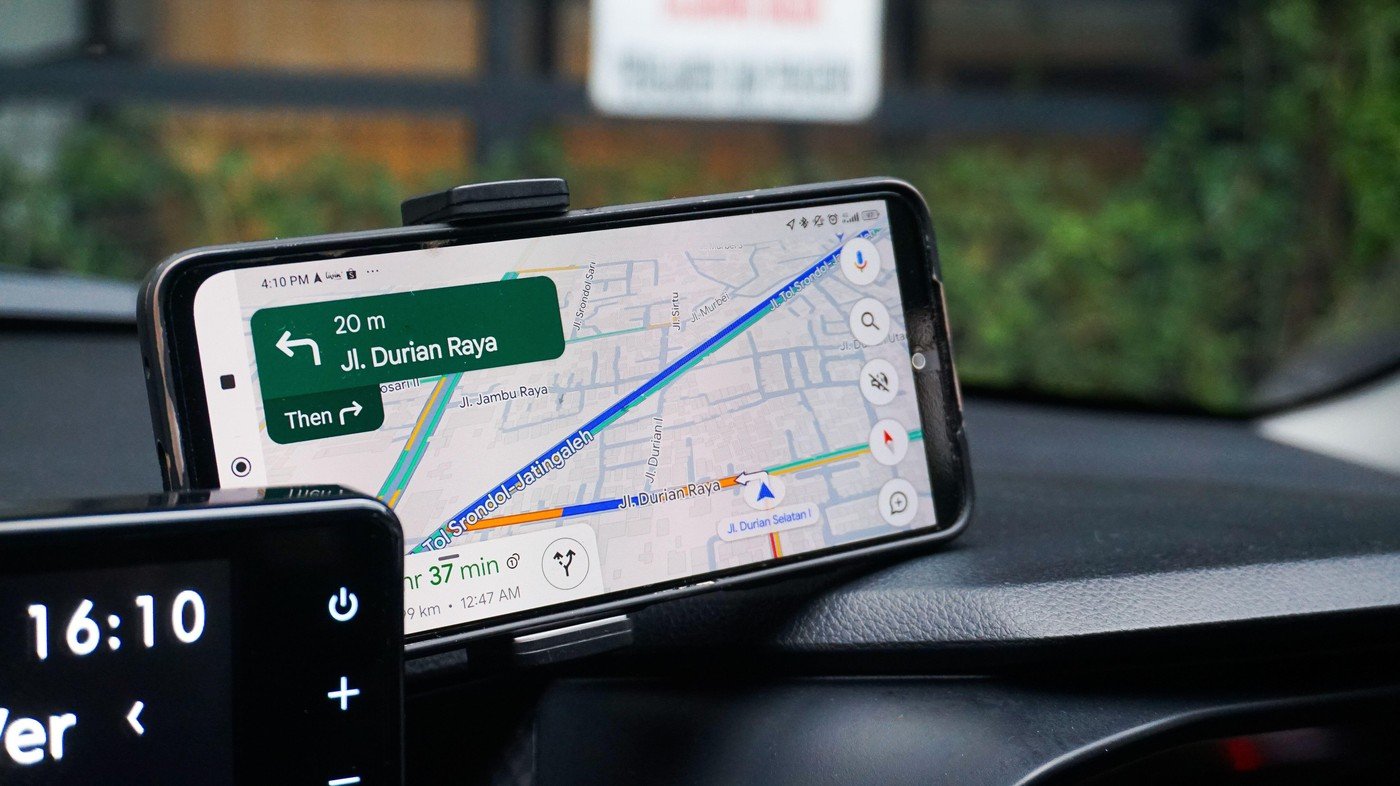 Google Maps Simplifică Viața Șoferilor de Mașini Electrice prin Actualizări Avansate Google Maps lansează o actualizare majoră pentru Android Auto, oferind funcții îmbunătățite pentru peste 350 de modele de vehicule electrice