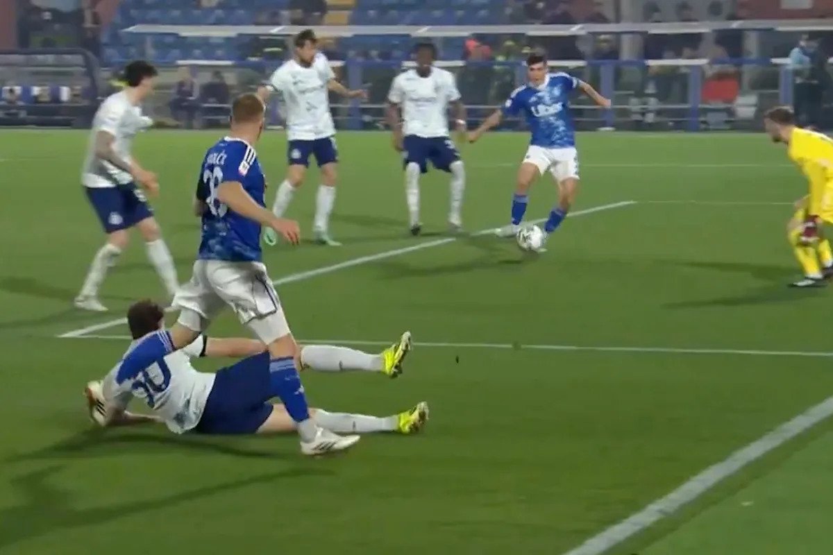 Como și Inter, egalitate la capătul unui meci viu, dar fără gol Como și Inter au încheiat la egalitate, 0-0, în prima manșă a semifinalelor Cupei Italiei, pe stadionul Giuseppe Sinigaglia