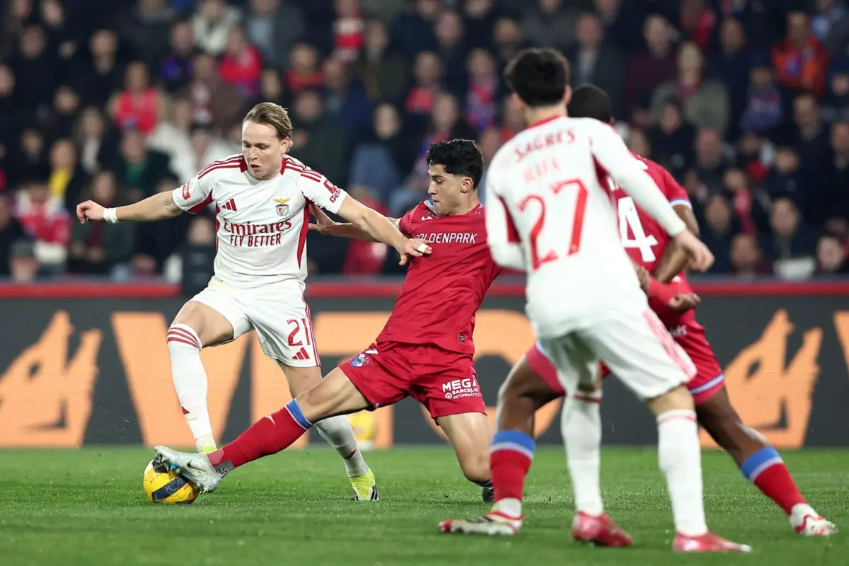 Agustín Prestianni, jucătorul Benficăi, a revenit în atenția publicului, fiind titularizat după ce a fost implicat într-o controversă legată de acuzații de insulte rasiste aduse de Vinícius Júnior